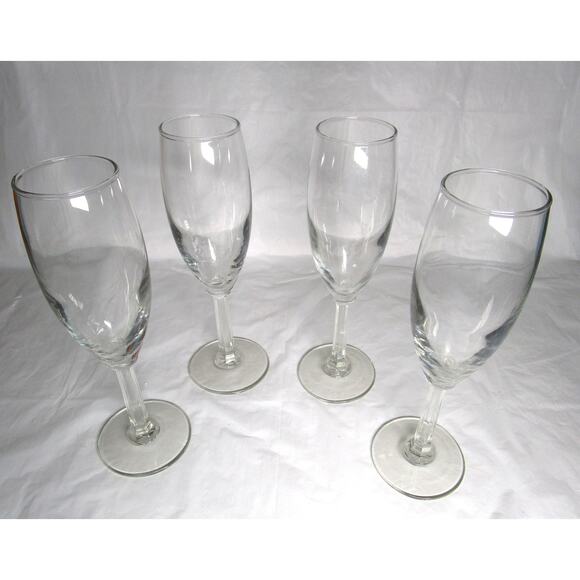 Set of 4 Clear Wine Glasses Classic Goblet Style Elegant Stemware Minimalist - Picture 1 of 3